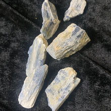 Load image into Gallery viewer, Kyanite Blue - Raw S
