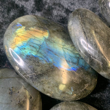 Load image into Gallery viewer, Labradorite - Palm Stones L
