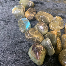 Load image into Gallery viewer, Tumbled Labradorite -S
