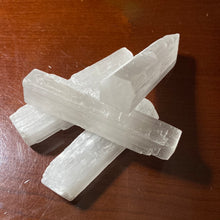Load image into Gallery viewer, Selenite - Wands 3&quot;
