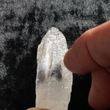 Load image into Gallery viewer, LemurIan Seed Quartz - Raw L

