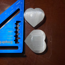 Load image into Gallery viewer, Selenite - Hearts L
