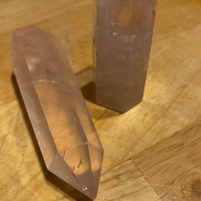 Load image into Gallery viewer, Rose Quartz - Points 25

