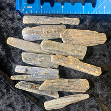 Load image into Gallery viewer, Kyanite Blue - Raw L
