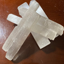 Load image into Gallery viewer, Selenite - Wands 4&quot;
