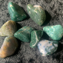 Load image into Gallery viewer, Moss Agate - Tumbled S
