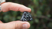 Load image into Gallery viewer, Snowflake Obsidian Tumbled - M
